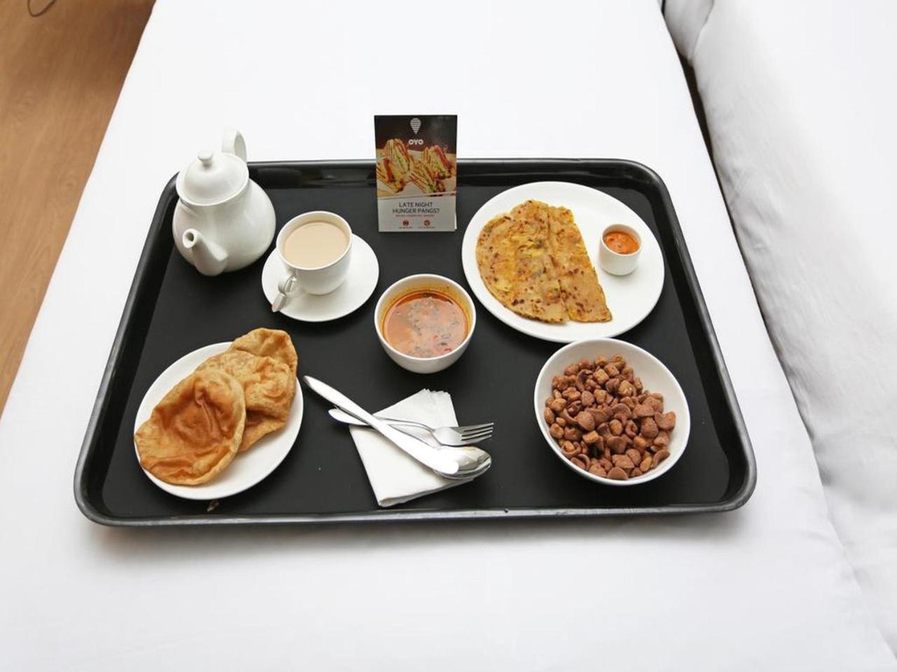 Oyo 24844 Hotel Samrat Bhopal Bagian luar foto